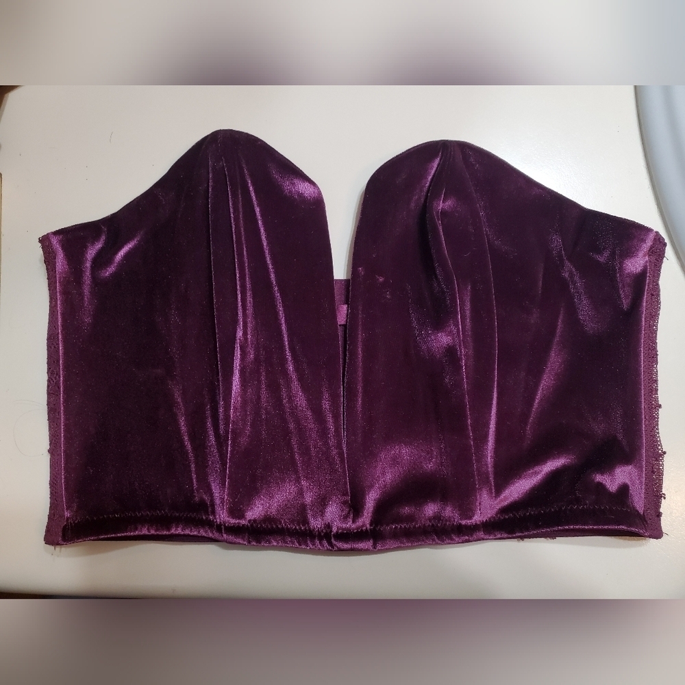 NWT Victoria's Secret deep v-neck velvet corset. Bustier. Strapless. Lace. M.